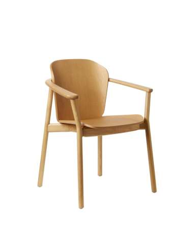 alt= Sillón de madera Finn