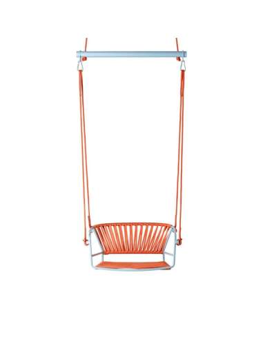 alt= Lisa Swing Hancing