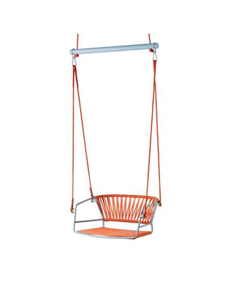 alt= Lisa Swing Hancing