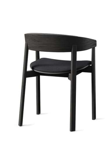 alt= Sillón Nord roble con asiento y respaldo tapizado