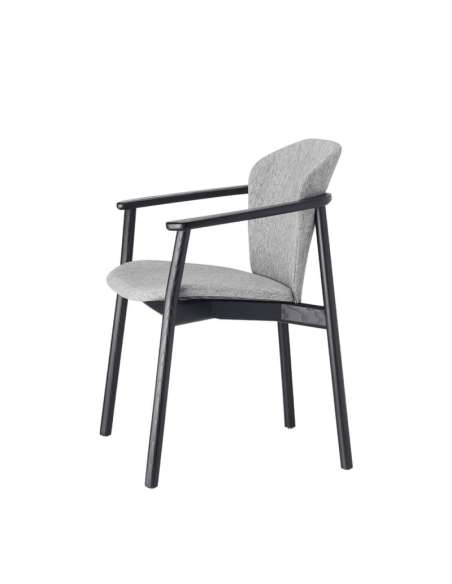 alt= Sillón de madera Finn