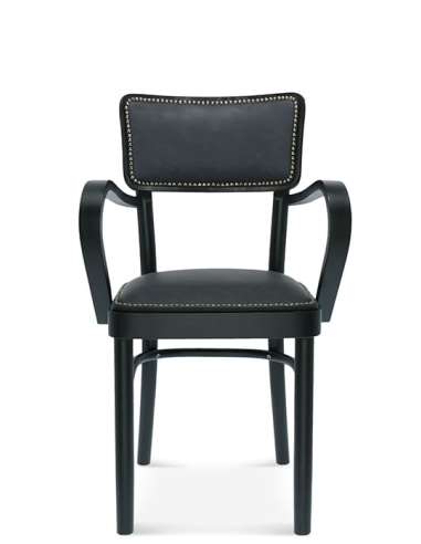 alt= Sillón Novo Haya con tachuelas