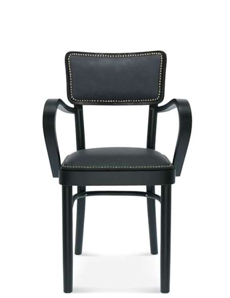 alt= Sillón Novo Haya con tachuelas