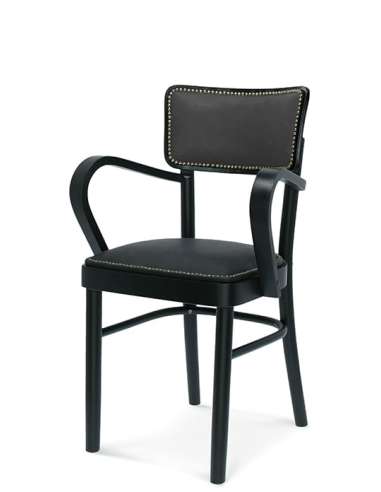 alt= Sillón Novo Haya con tachuelas