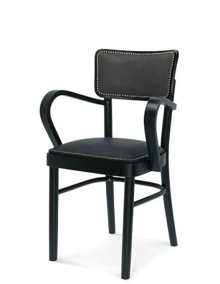 alt= Sillón Novo Haya con tachuelas